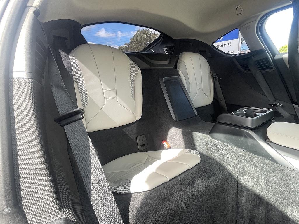 BMW i8 2dr Auto White #28