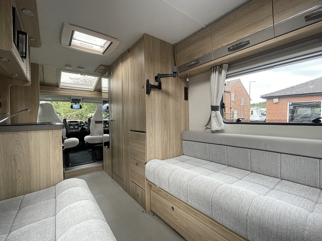 Peugeot Elddis Autoquest Evolutio Black #14
