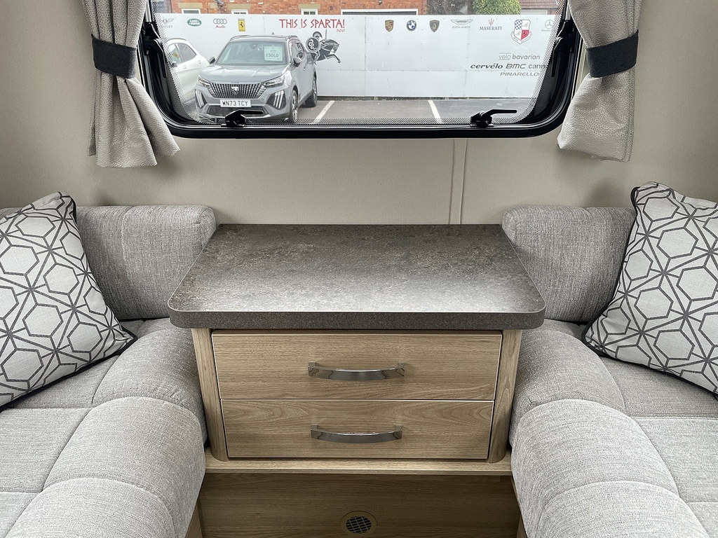 Peugeot Elddis Autoquest Evolutio Black #16