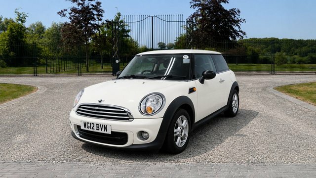 Mini Hatch 1.6 One Hatchback Euro 5 98 Ps WG12BVN White #2