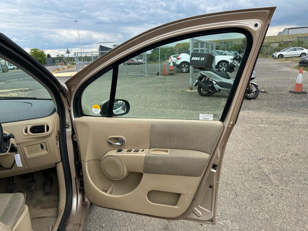 Renault Modus 1.4 16V Dynamique Green #11