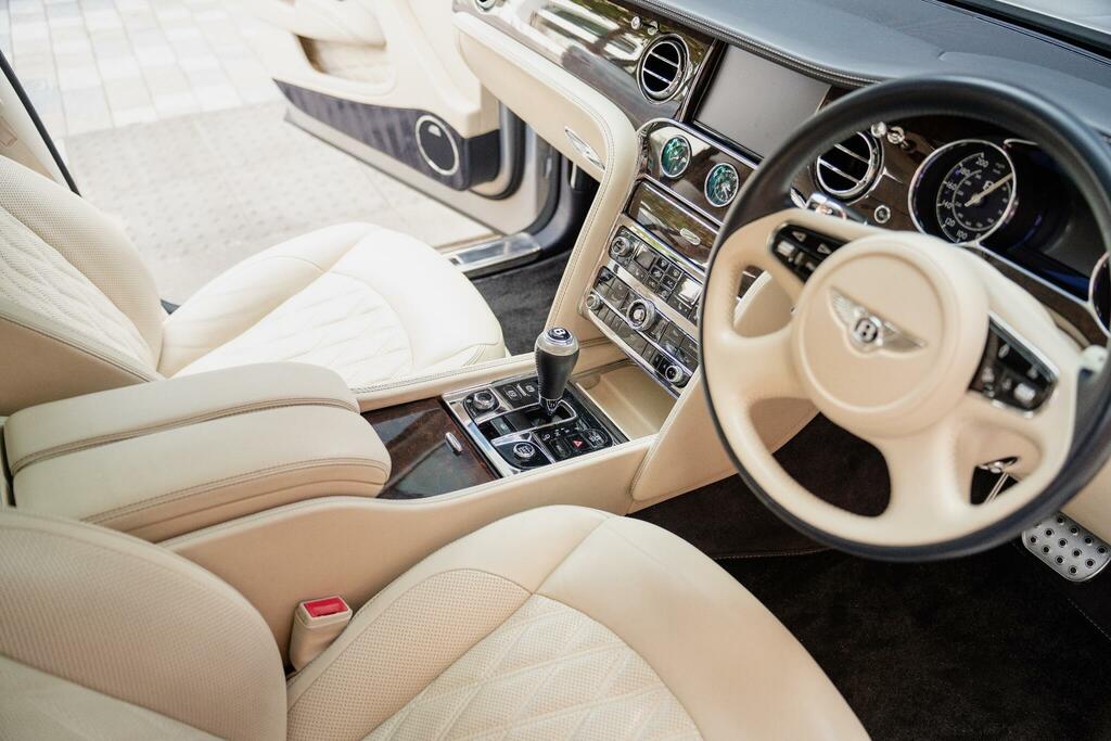 Bentley Mulsanne Speed V8 Silver #36