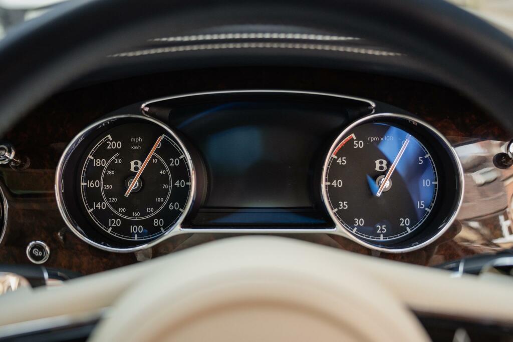 Bentley Mulsanne Speed V8 Silver #44
