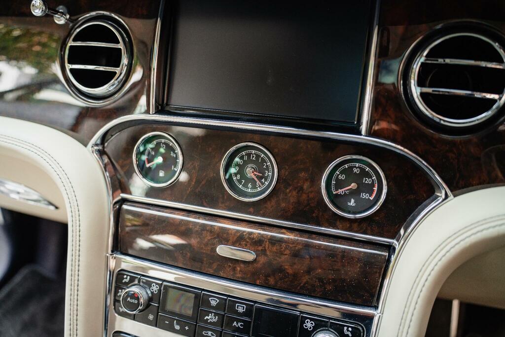 Bentley Mulsanne Speed V8 Silver #47