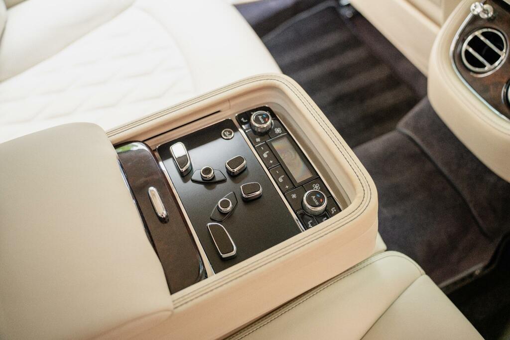 Bentley Mulsanne Speed V8 Silver #35