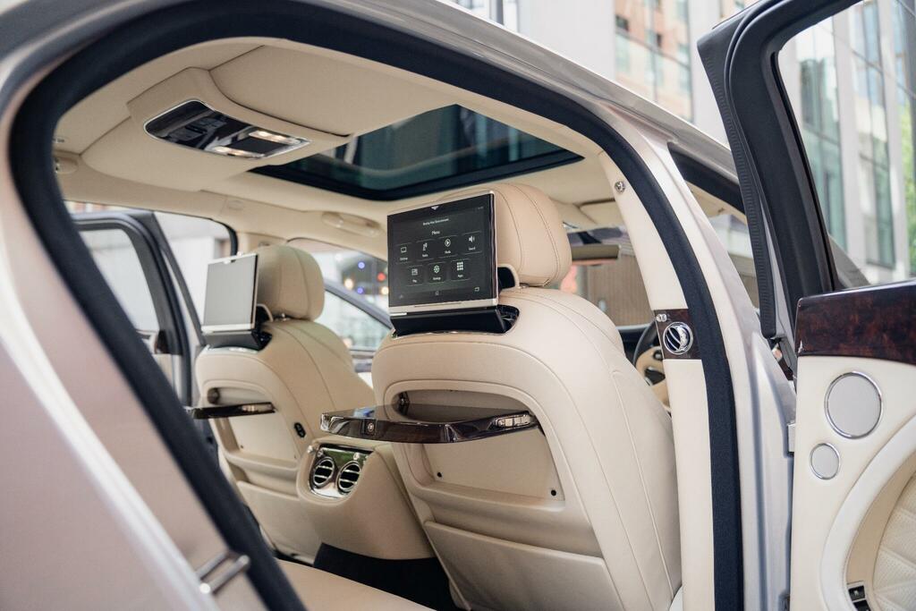 Bentley Mulsanne Speed V8 Silver #29