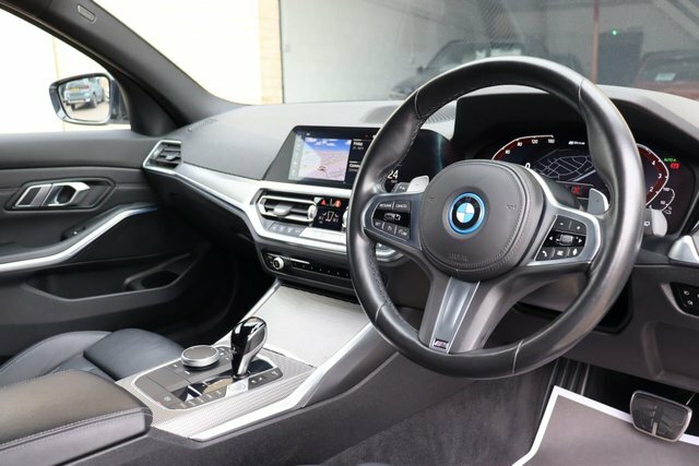 BMW 3 Series 330E 2.0 12Kwh M Sport Touring YY71BNZ White #2