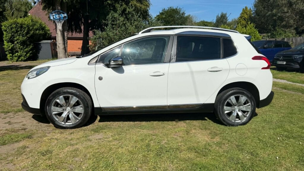 Peugeot 2008 Suv 1.2 Vti Puretech Crossway 2015 White #3