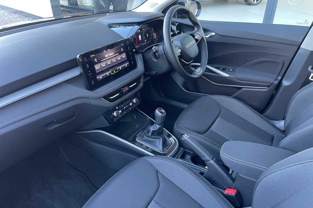 Skoda Fabia 1.0 Tsi 116 Se L Edition DK75YUS Black #2