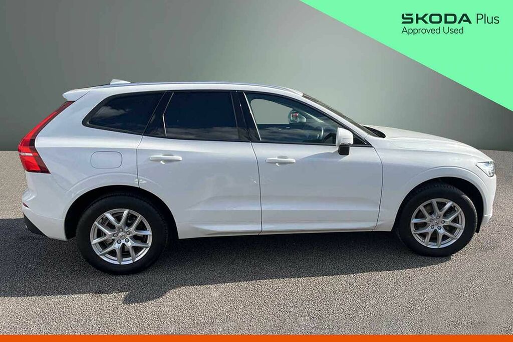 Volvo XC60 2.0 B4d Momentum Awd Geartronic White #4