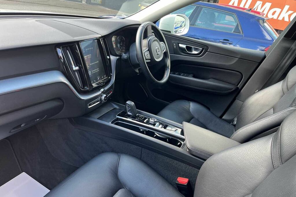 Volvo XC60 2.0 B4d Momentum Awd Geartronic White #2
