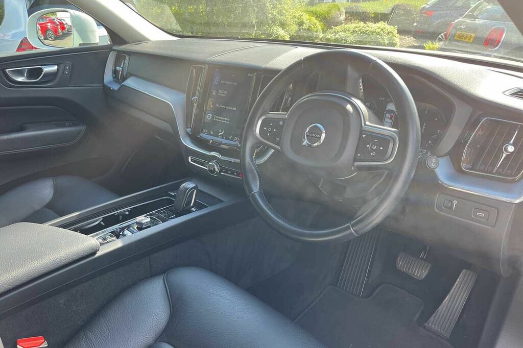 Volvo XC60 2.0 B4d Momentum Awd Geartronic White #5