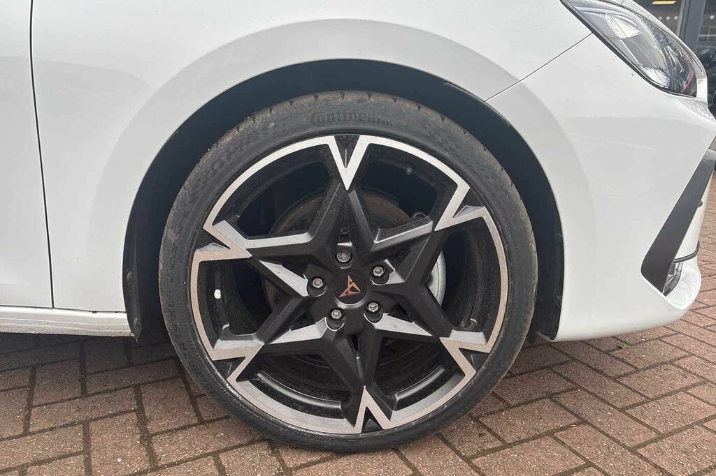 Cupra Leon 1.5 Etsi 150 V2 Dsg KW25LDN White #5
