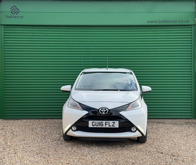 Toyota Aygo Vvt-i X-pression Hatchback GU16FLZ White #2
