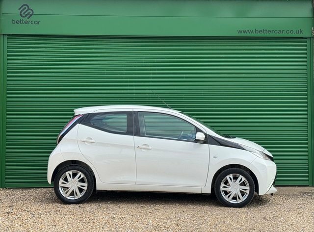 Toyota Aygo Vvt-i X-pression Hatchback GU16FLZ White #4
