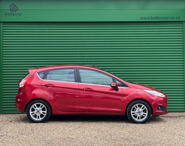 Ford Fiesta Ecoboost Zetec Hatchback YT66LFN Red #4