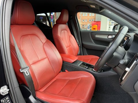 Volvo XC40 T3 Inscription  Black #3