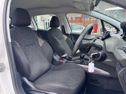 Peugeot 2008 Blue Hdi Active White #3