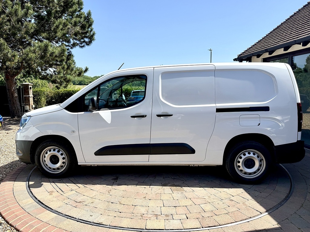 Vauxhall Combo Turbo D 2300 Prime Ulez DV23KZN White #2