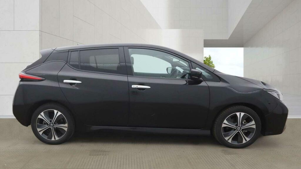 Nissan Leaf 40Kwh N-connecta Black #5