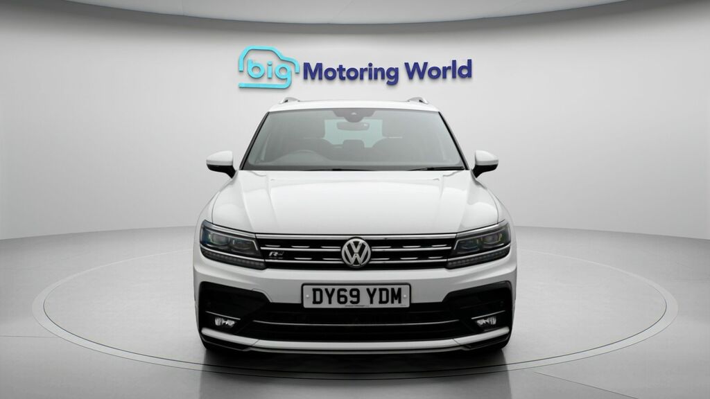 Volkswagen Tiguan R-line Tech DY69YDM White #2