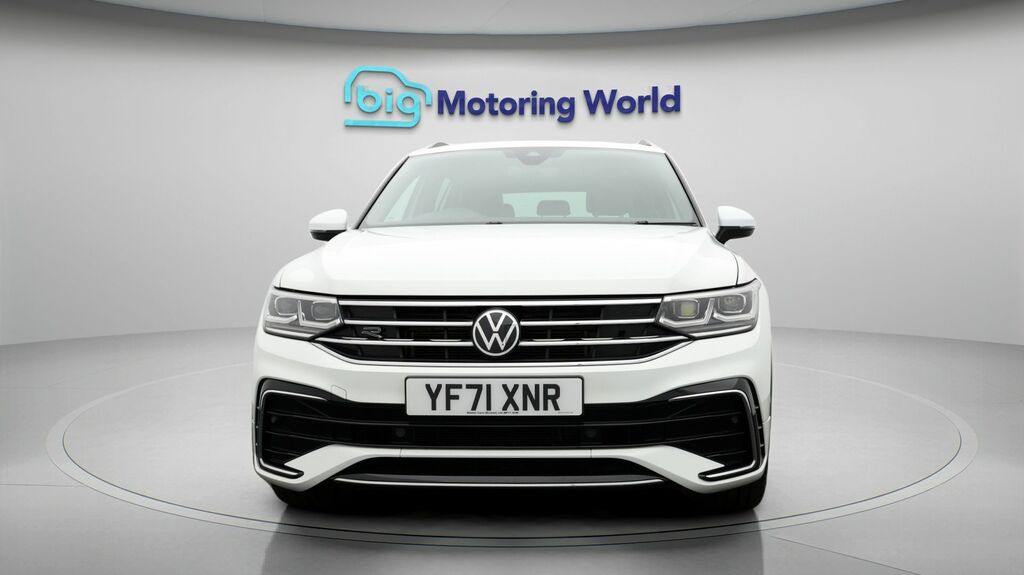 Volkswagen Tiguan R-line YF71XNR White #2