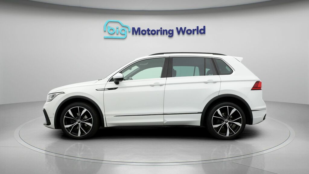Volkswagen Tiguan R-line YF71XNR White #4