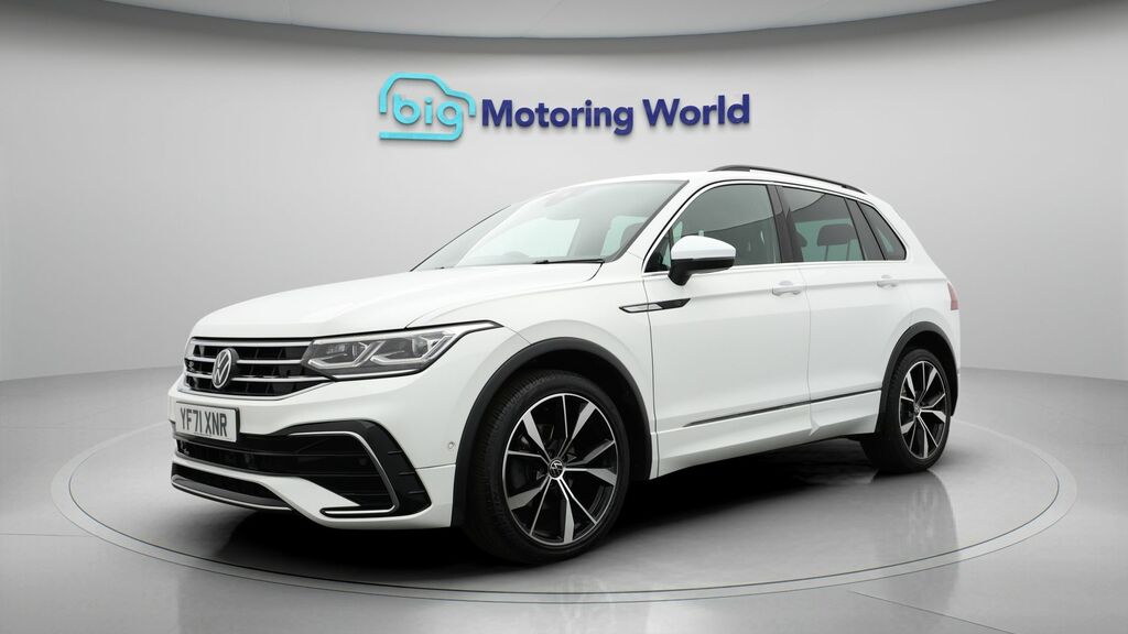 Volkswagen Tiguan R-line YF71XNR White #3