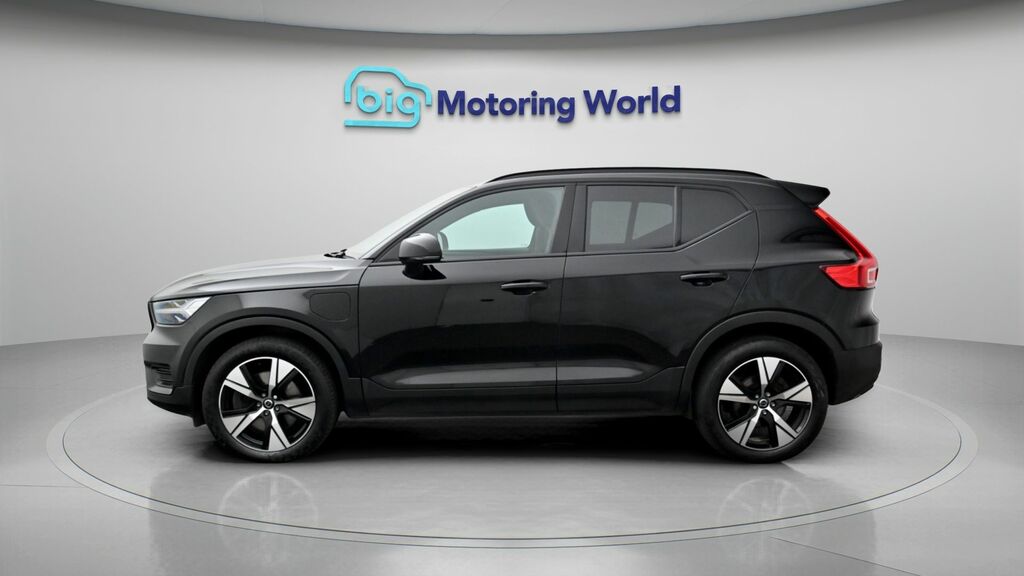 Volvo XC40 Plus YR22LVT Black #4