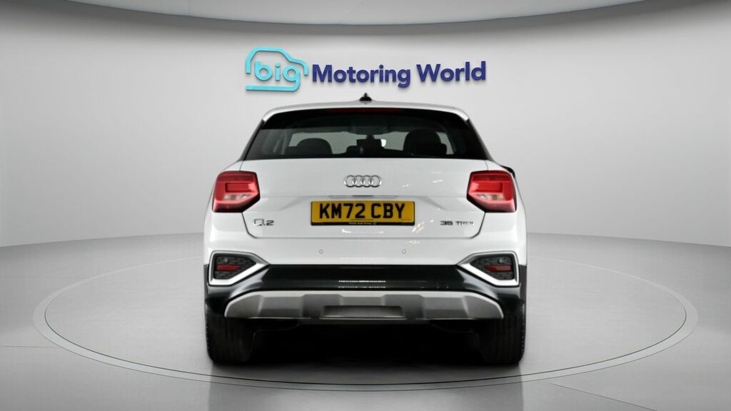 Audi Q2 Sport White #6