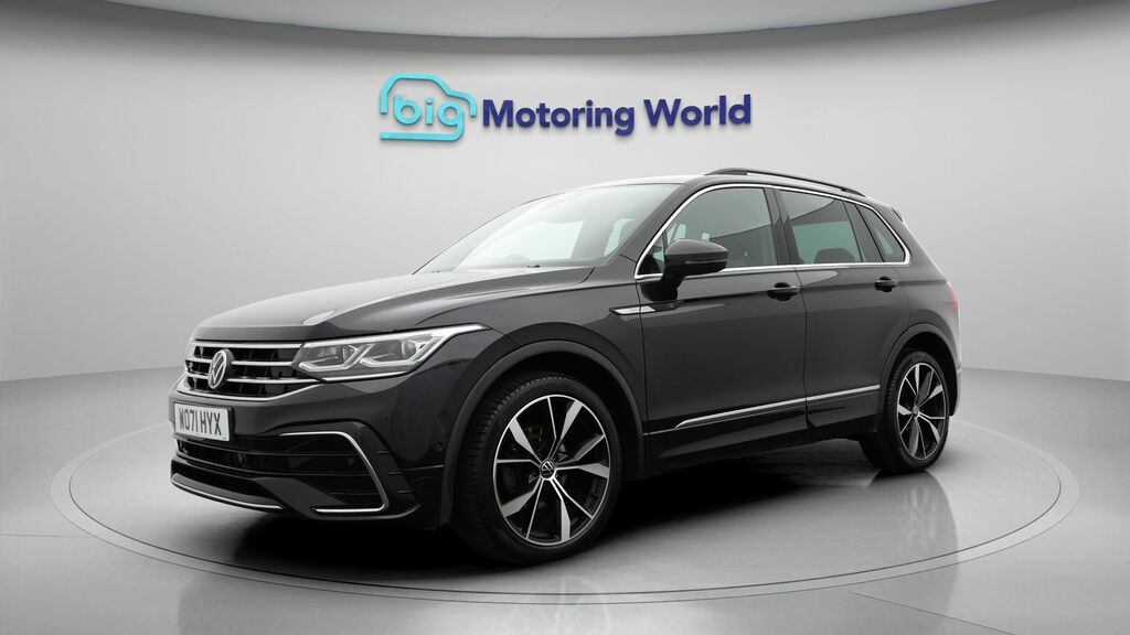 Volkswagen Tiguan R-line WO71HYX Black #3
