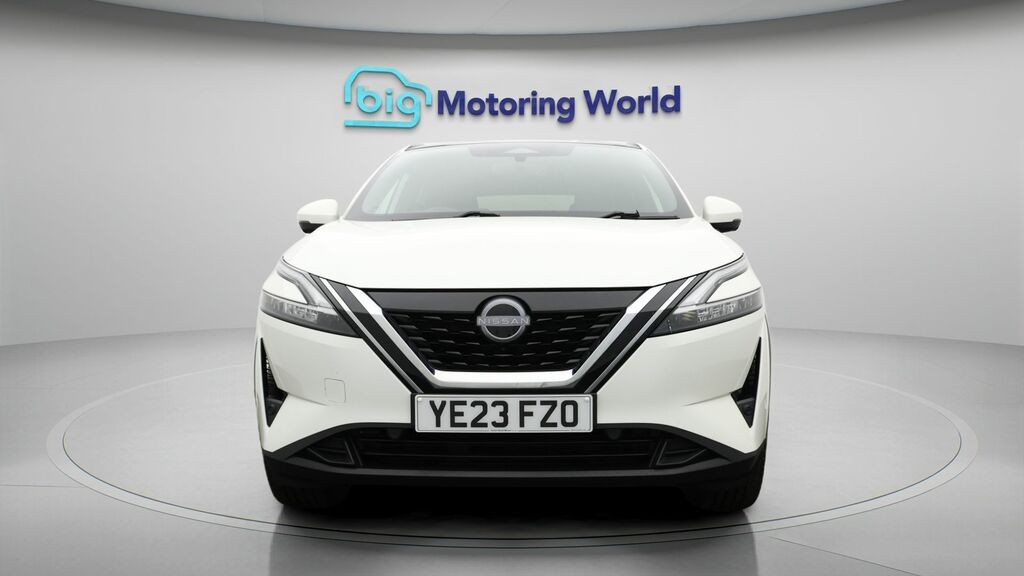 Nissan Qashqai Tekna YE23FZO White #2