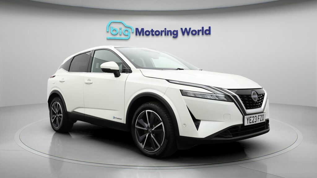 Nissan Qashqai Tekna YE23FZO White