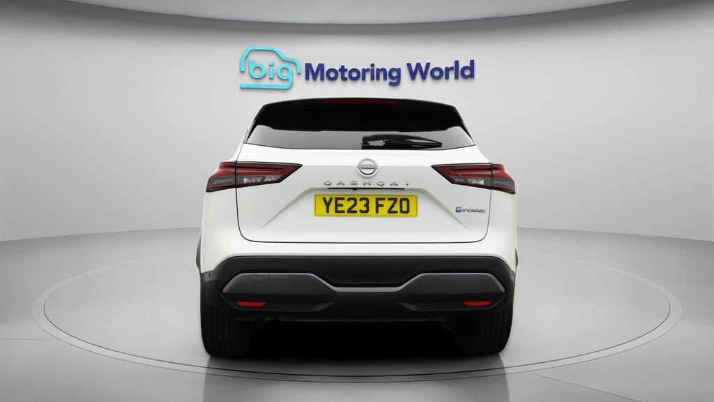 Nissan Qashqai Tekna YE23FZO White #6