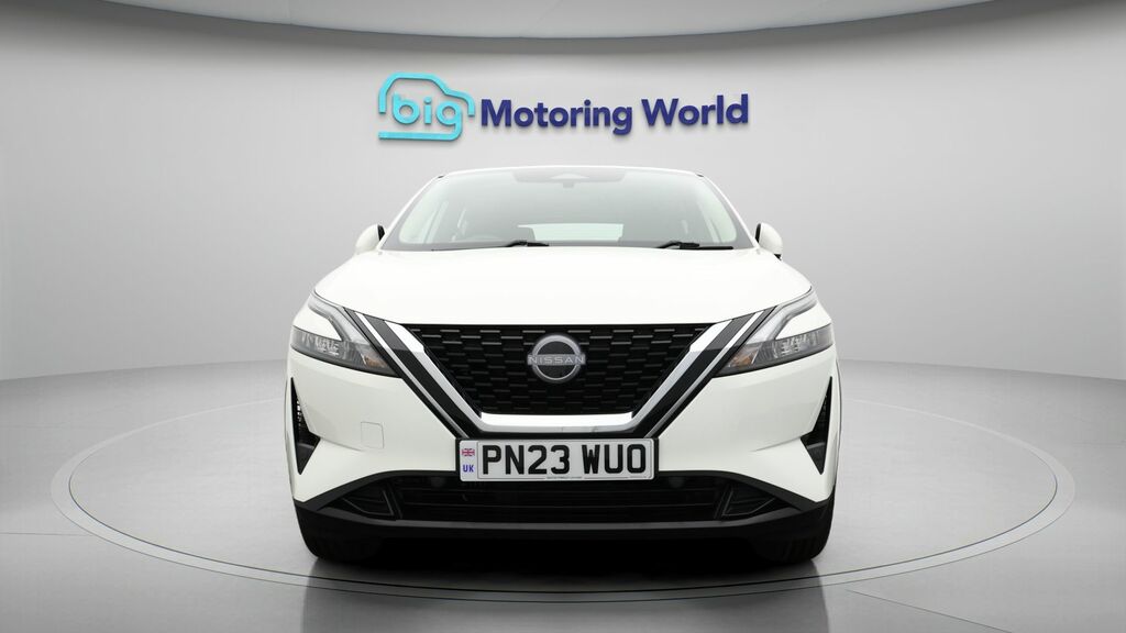 Nissan Qashqai Acenta Premium PN23WUO White #2