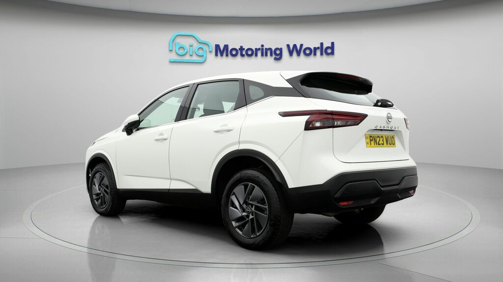 Nissan Qashqai Acenta Premium PN23WUO White #5