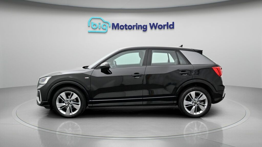Audi Q2 S Line LM72ZNR Black #4