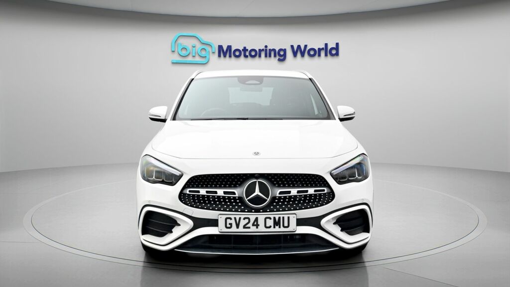 Mercedes-Benz GLA Class Amg Line White #2