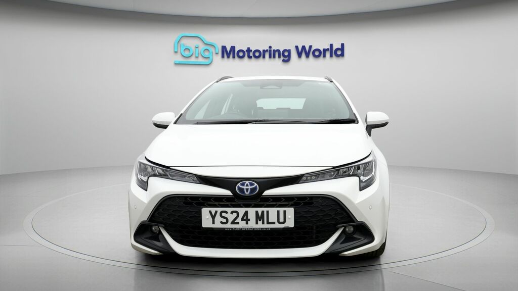 Toyota Corolla Icon White #2