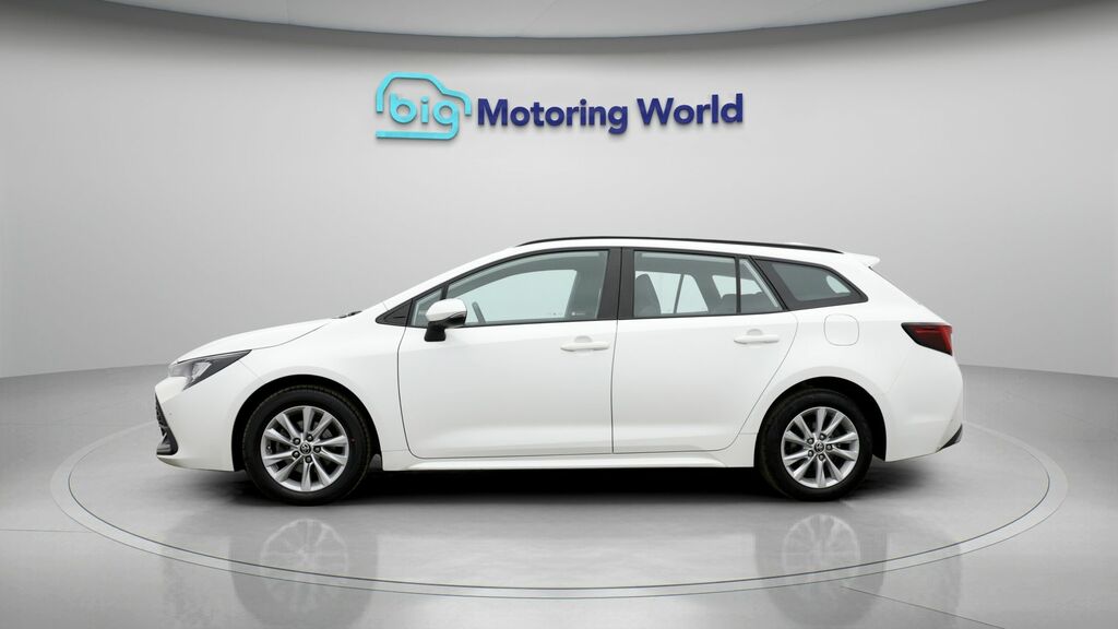 Toyota Corolla Icon White #4