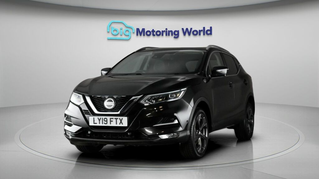 Nissan Qashqai Tekna Black #3