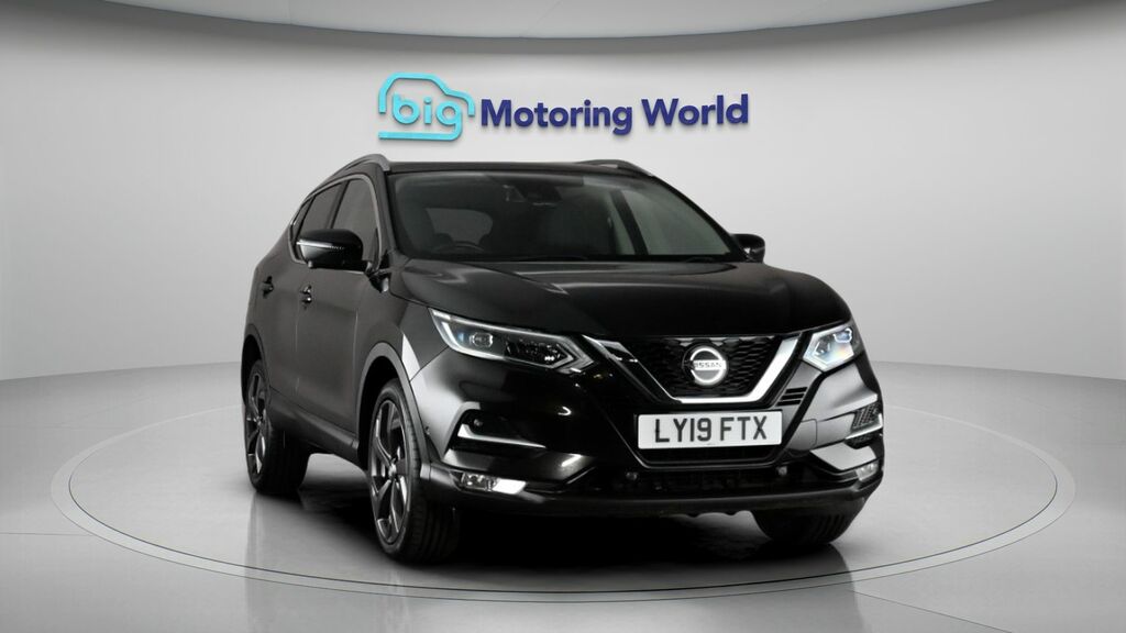 Nissan Qashqai Tekna Black #2