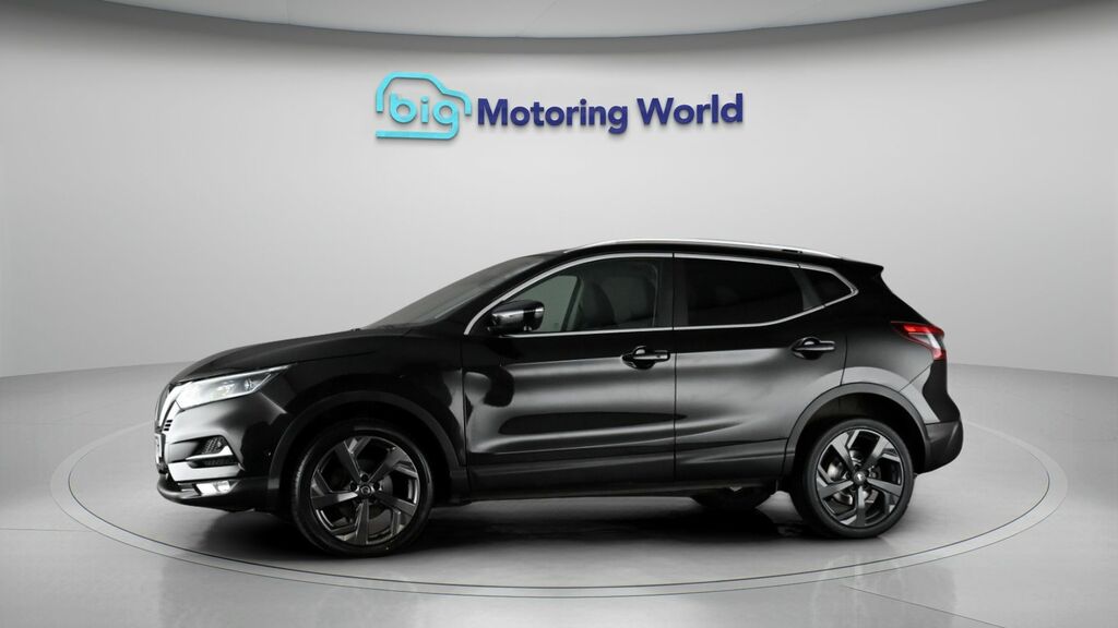 Nissan Qashqai Tekna Black #4