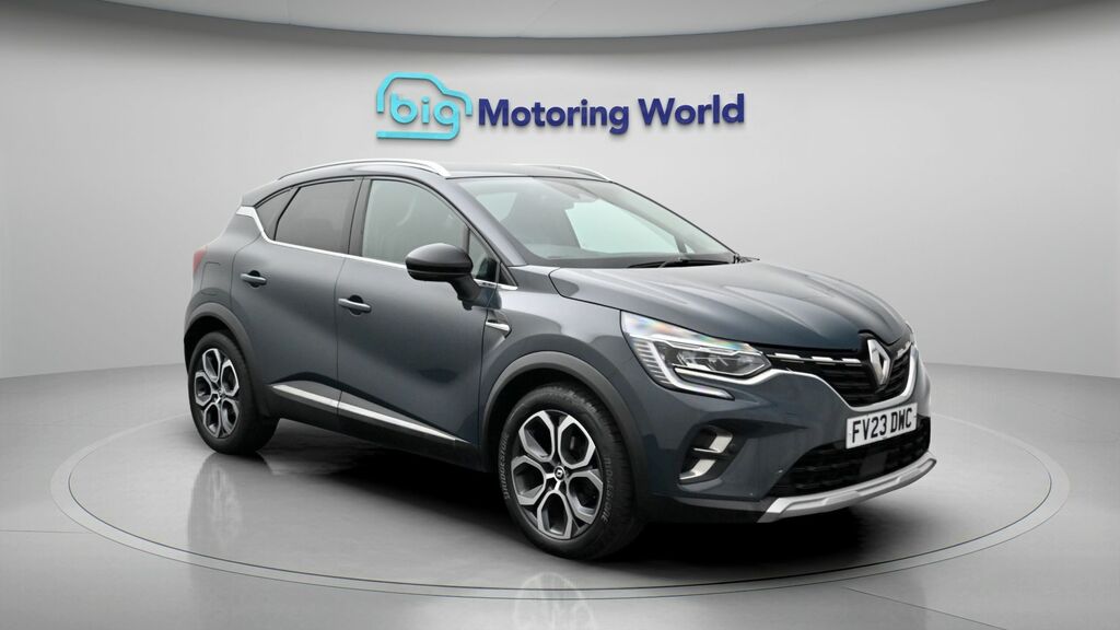 Renault Captur Techno Blue
