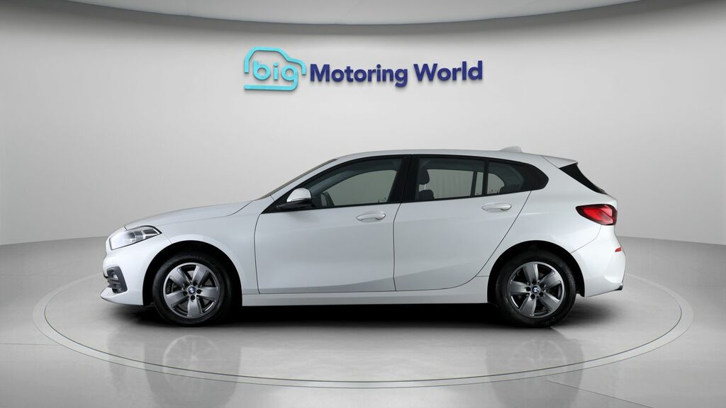BMW 1 Series Se White #4