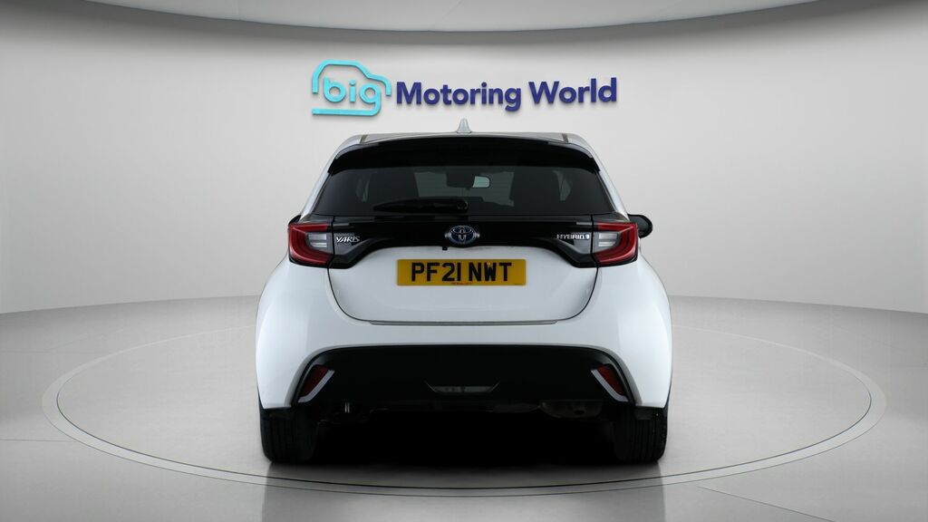 Toyota Yaris Design PF21NWT White #6