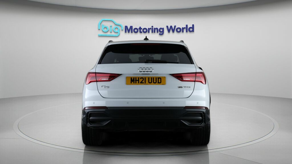 Audi Q3 Black Edition MH21UUD White #6