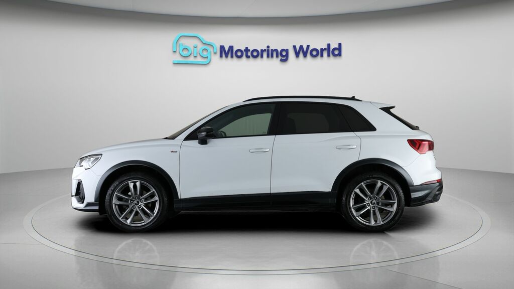 Audi Q3 Black Edition MH21UUD White #4