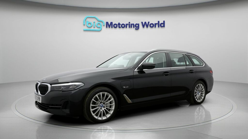 BMW 5 Series Se Black #3