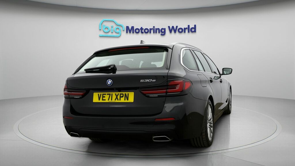 BMW 5 Series Se Black #6